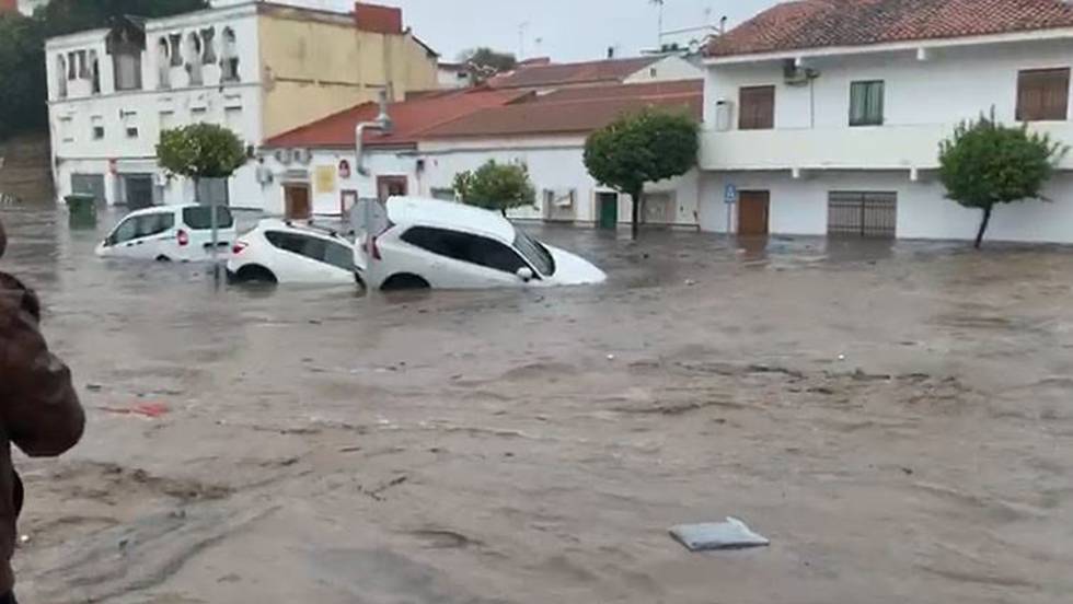 FOTO/VIDEO Alertă de călătorie în Spania. Cod portocaliu de furtună, ploi și vânt