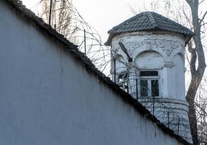 В Молдове мужчину, 18 лет насиловавшего дочь, приговорили к 20 годам тюрьмы. Прокуроры требуют ужесточить наказание