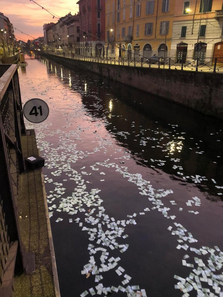 FOTO Râu cu bancnote de 100 euro, la Milano. Cum au reacționat trecătorii