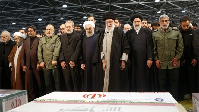 В Тегеране прощаются с генералом Сулеймани. На улицы вышли сотни тысяч человек
