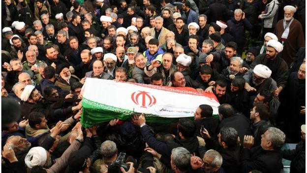 В Тегеране прощаются с генералом Сулеймани. На улицы вышли сотни тысяч человек