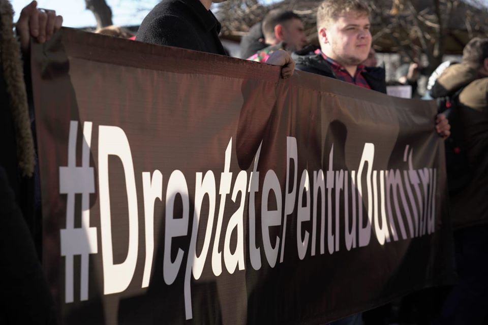 «Не покрывайте преступления». В Яловенах проходит протест в связи с убийством в Костештах