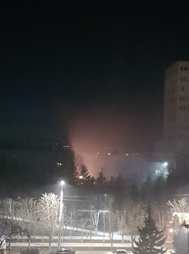 FOTO O uzină din capitală a fost cuprinsă de flăcări. 10 autospeciale au luptat cu focul