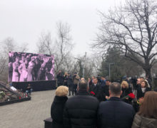 Victimele Holocaustului, comemorate la Chișinău. La eveniment au participat mai mulți oficiali