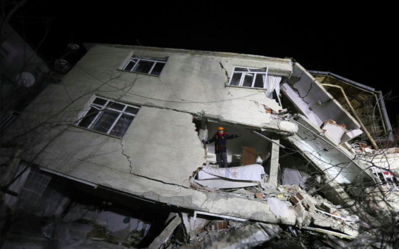 В Турции произошло землетрясение. Погиб 21 человек