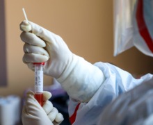 В Молдове смогут на месте делать анализы на коронавирус. Но риск заражения низкий