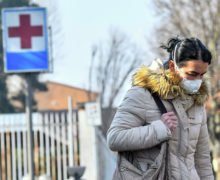 В Италии число заразившихся коронавирусом увеличилось за сутки в два раза. В Милане отменяют показы мод, в Венеции сокращают карнавал
