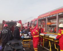 VIDEO Un moldovean a fost grav rănit într-un accident în apropiere de Albița. Șoferul unei alte mașini ar fi adormit la volan