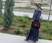 В Ашхабаде женщину оштрафовали за ношение медицинской маски от коронавируса