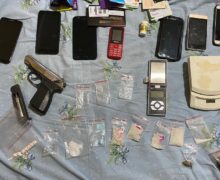 В Кишиневе задержали подозреваемых в торговле наркотиками через Telegram. Закладки оставляли в Ботаническом саду