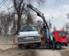 Cât de des se evacuează la Chișinău automobilele parcate neregulamentar? Răspunsul poliției