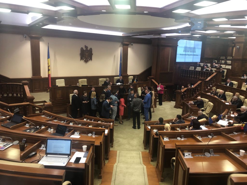 acum aublocat tribuna