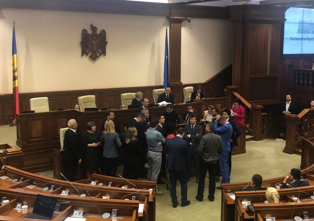 acum aublocat tribuna