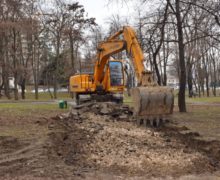 În sectorul Buiucani al capitalei au început lucrările de reabilitare a scuarului din strada Bucuriei