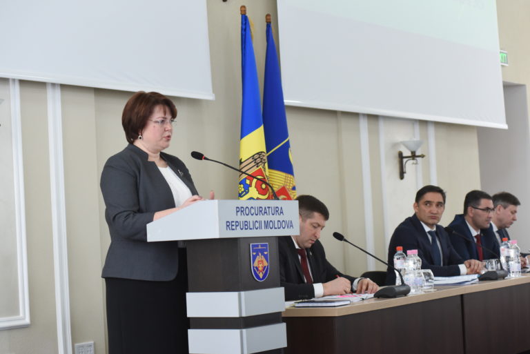 Angela Motuzoc la adunarea procurorilor