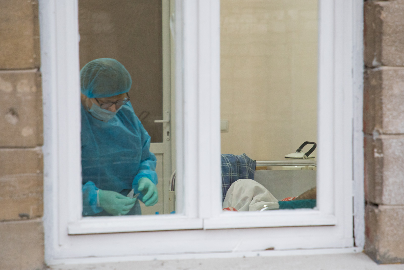 Кику и Думбрэвяну побывали в инфекционной больнице в Кишиневе (ФОТО)