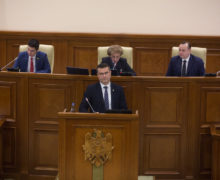 Deputații au respins moțiunea simplă împotriva ministrului Economiei