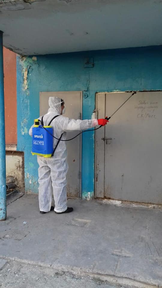 В Кишиневе во дворах и подъездах проводят дезинфекцию от коронавируса (ВИДЕО)