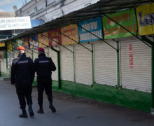 В Кишиневе двух полицейских задержали по подозрению в вымогательстве денег за неношение маски