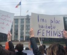 «Гори, патриархат». В Кишиневе проходит феминистский Марш солидарности (ФОТО, ВИДЕО)