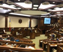 Депутаты от ACUM инициировали простой вотум недоверия внешней политике правительства Молдовы. При чем здесь Додон?