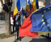 LIVE Protest în fața clădirii președinției