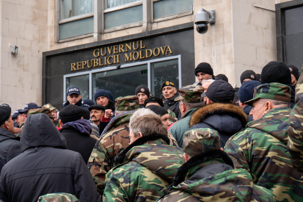 protest la guvern