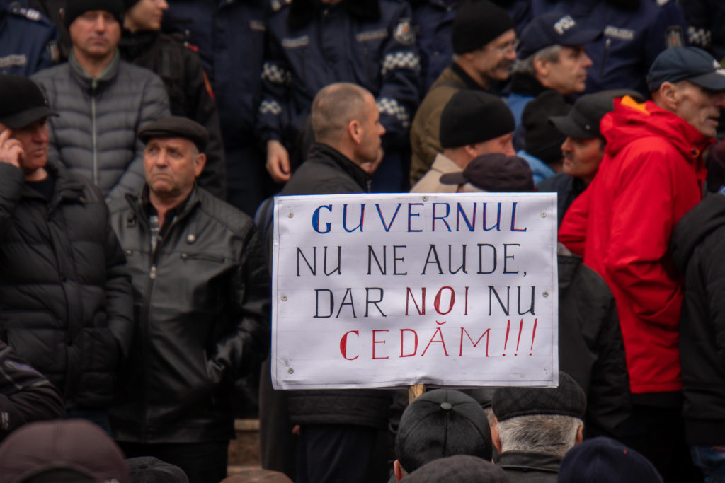 protest la guvern
