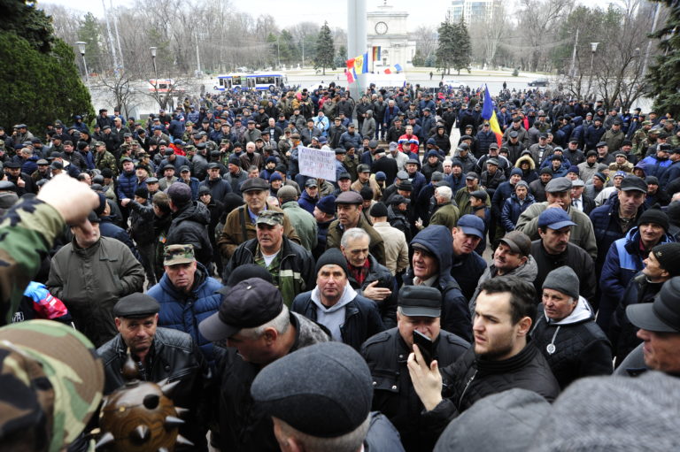 protest la guvern