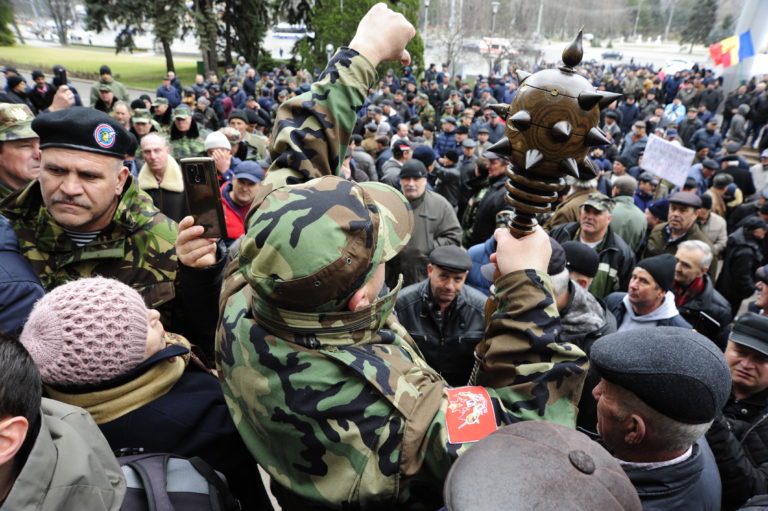protest la guvern