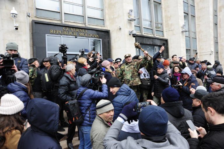 protest la guvern