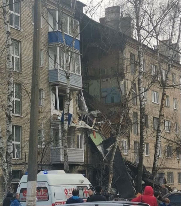 В Подмосковье при взрыве газа обрушился подъезд дома. Один человек погиб