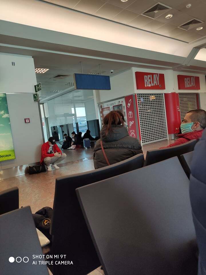 Около 200 граждан Молдовы заблокированы в аэропорту Праги. Кишинев не принимает их чартерный рейс