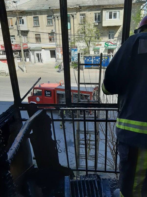 В Кишиневе в жилом доме на Рышкановке произошел пожар (ВИДЕО)