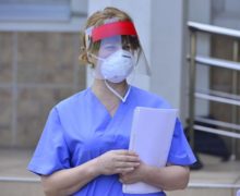 В Молдове за сутки коронавирус диагностировали у 18 медработников