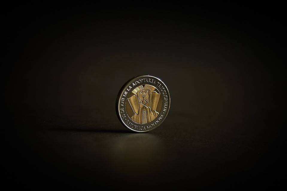 FOTO BNM a lansat o nouă monedă, cu ocazia Zilei Drapelului de Stat