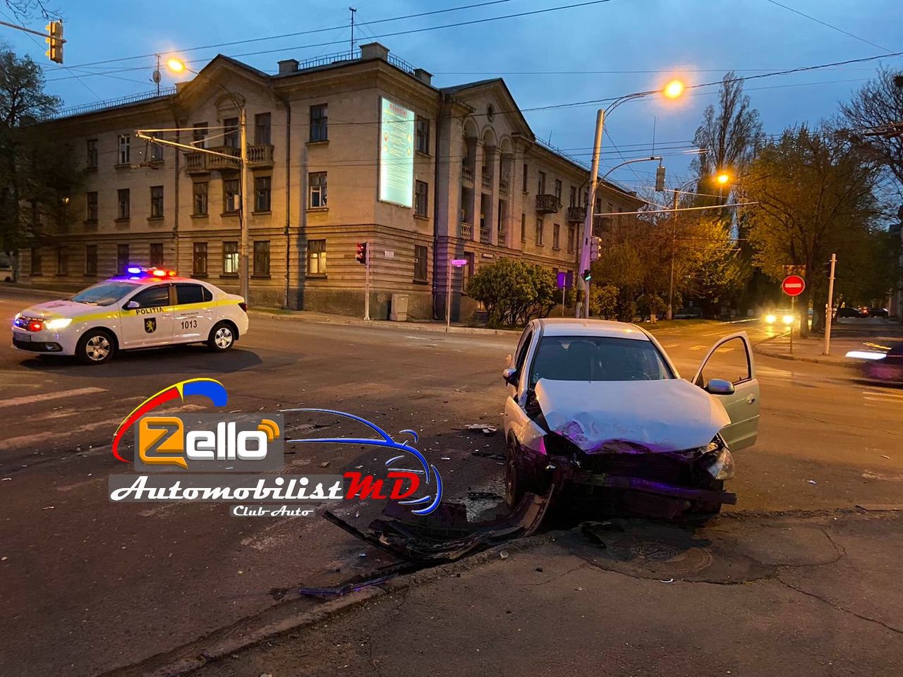 В Кишиневе попала в аварию машина скорой помощи. Скорая везла пациента с симптомами коронавируса (ФОТО)