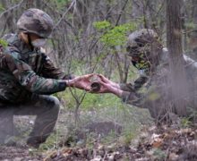 В Яловенском районе саперы обезвредили арсенал боеприпасов. (ВИДЕО)