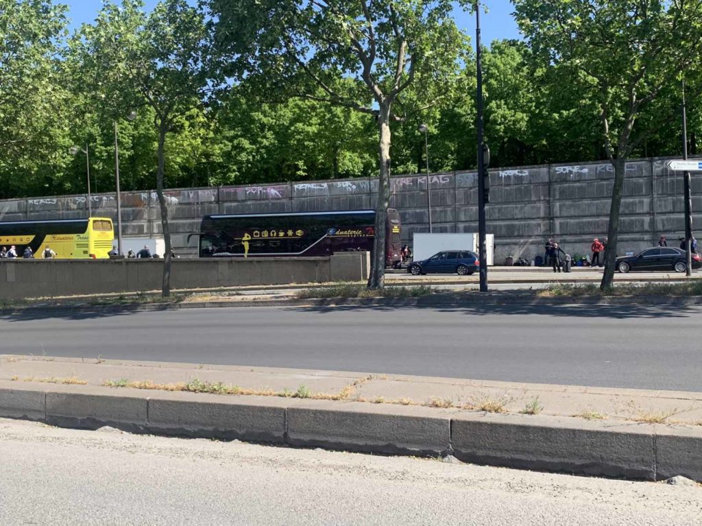 Пять автобусов с молдаванами, ехавшими из Франции, развернули на границе. Что случилось? (ФОТО, ВИДЕО)