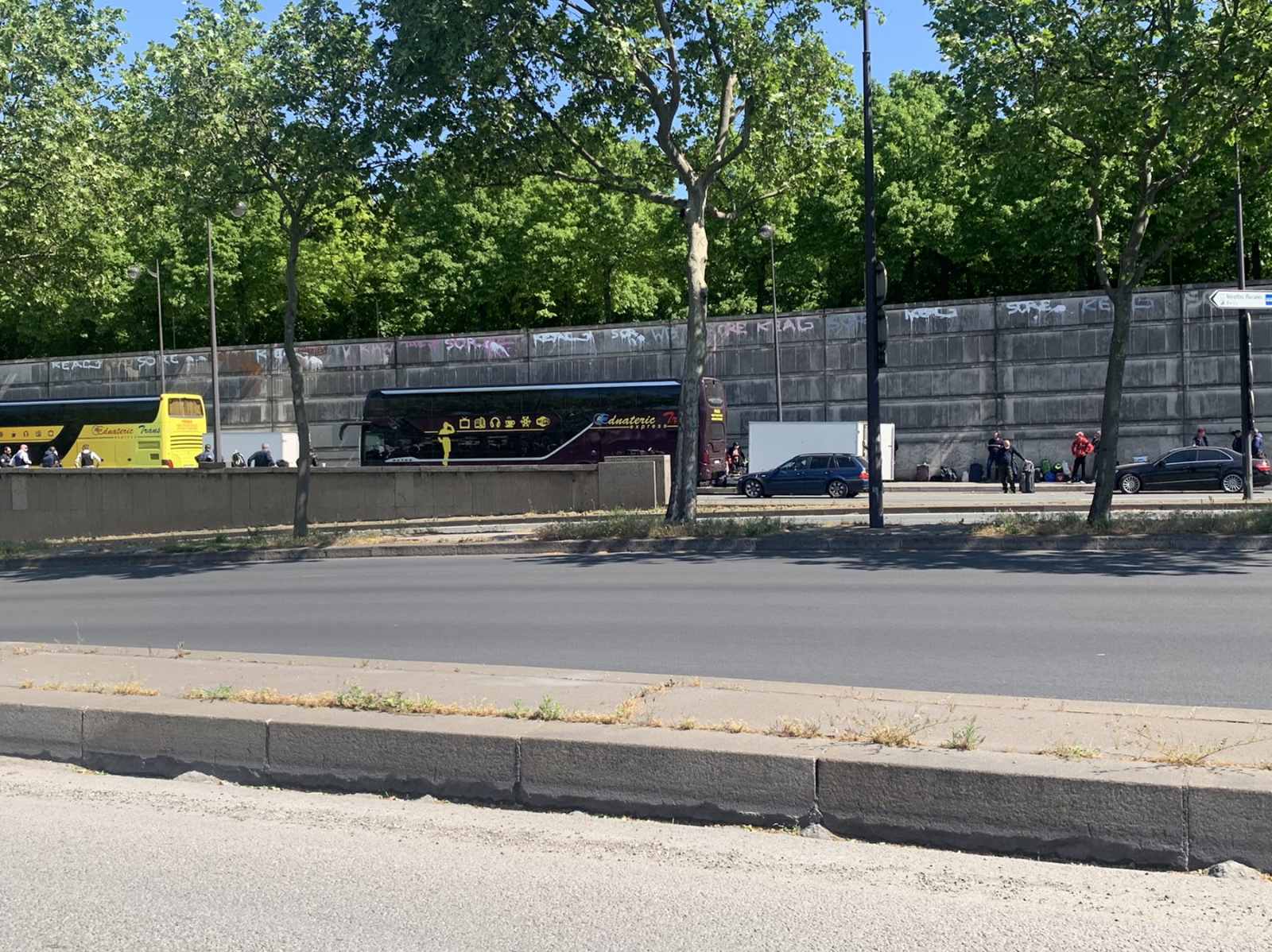 FOTO/VIDEO Mai multe autocare cu moldoveni au fost reîntoarse în Franța. Cursele nu erau autorizate