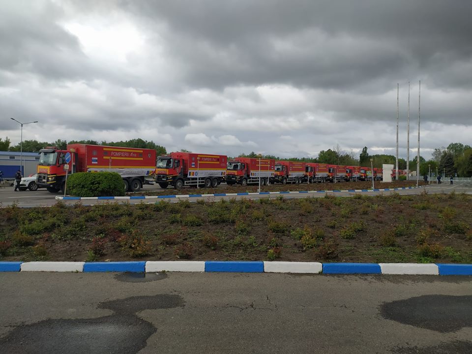 FOTO/VIDEO Convoiul cu echipamente sanitare oferit de România a ajuns la vama Leușeni