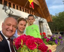 Как молдавские политики отметили в Facebook День семьи (ФОТО)