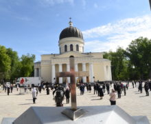 Молдавским священникам привезли «Спутник V». Будут ли они прививаться?