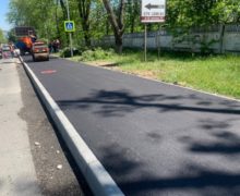 В Кишиневе на улице Тестемицану начали ремонтировать тротуары