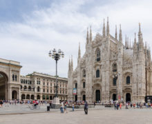 Ce amendă primeşti dacă fumezi pe stradă în Milano. Noua interdicţie în Italia