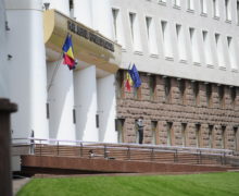 Парламент Молдовы в третий раз пытается собраться на заседание. Часть фракций объявила бойкот. Онлайн-трансляция