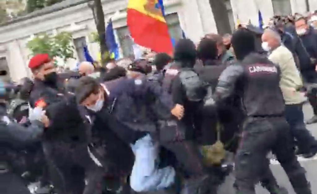 На главной площади Кишинева протестуют ветераны (ВИДЕО)