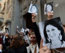 Экс-министра экономики Мальты подозревают в участии в убийстве журналистки Дафны Каруаны Галиции