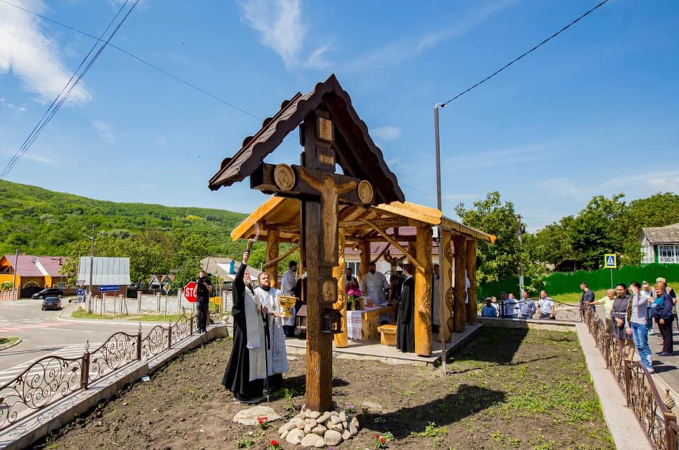 «Эти объекты придадут красивый вид и добавят солидности селу». Митрополит Молдовы и Додон освятили колодец в Садово (ФОТО)