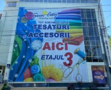 В мэрии Кишинева возмутились огромным рекламным панно на здании Sun City. Что ответили в торговом центре?